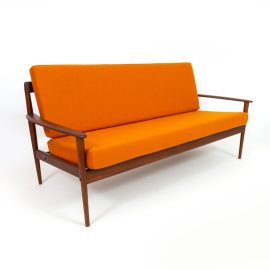 Sofa tekowa design Grete Jalk dla Poul Jeppesen